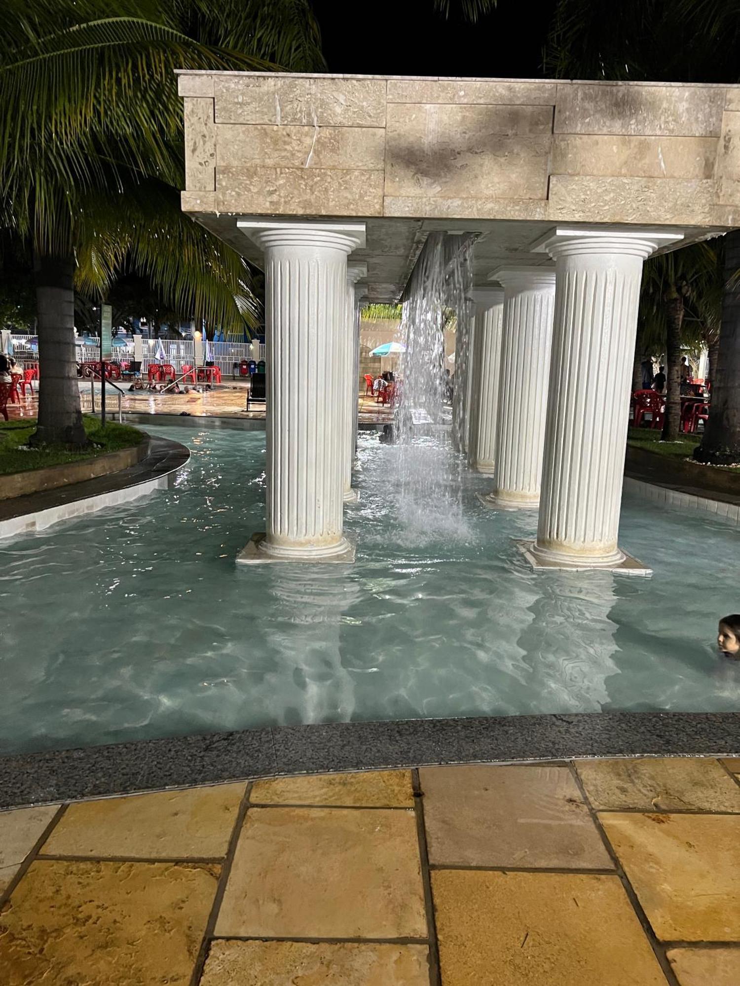 Apto Completo Com Parque Aquatico 24 Horas Lacqua Diroma Caldas Novas Bagian luar foto
